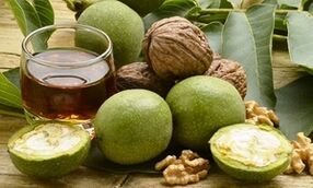 Intxaur infusioa gorputzetik parasitoak kentzeko